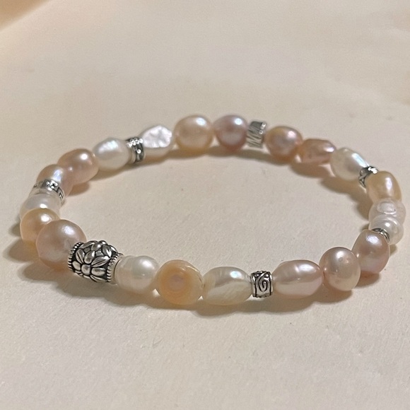 Genuine Natural Fresh Water Pearls Stretch String Hand Bracelet. - Picture 2 of 3